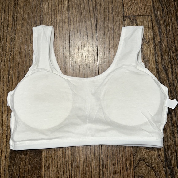 New Youths White Stretchable Sports Bra With Removable Pads Size Medium - Picture 3 of 7